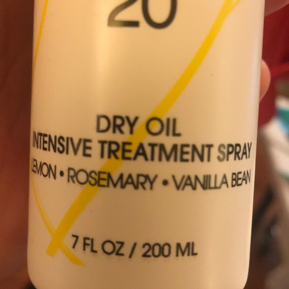SPF 20 dry oil intensive treatment spray